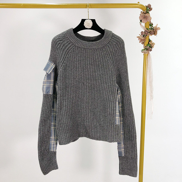 Női alkalmi pulóver szürke színben, ujjas zsebbel