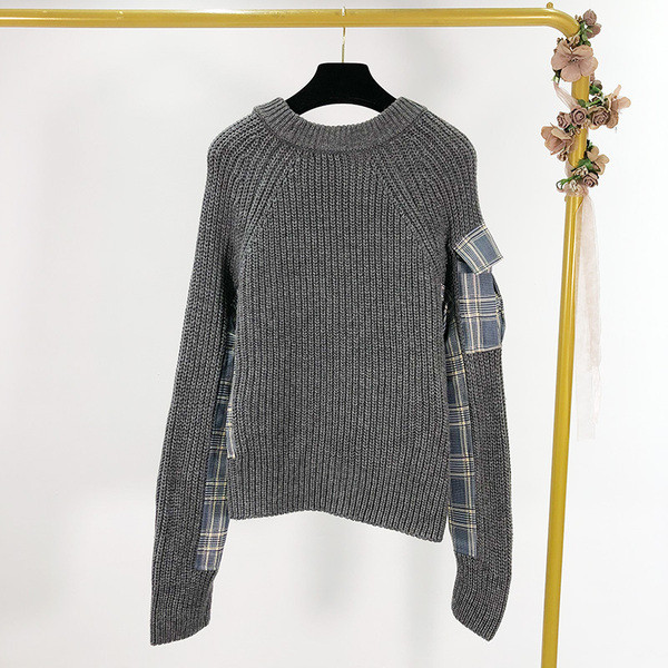 Női alkalmi pulóver szürke színben, ujjas zsebbel