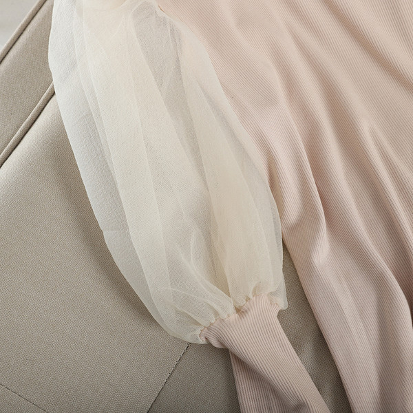 Μοντέρνα γυναικεία μπλούζα με τούλι και στρογγυλη λαιμόκοψη σε τέσσερα χρώματα