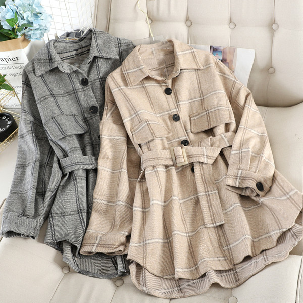 Hosszú női kockás ing bézs és szürke övvel