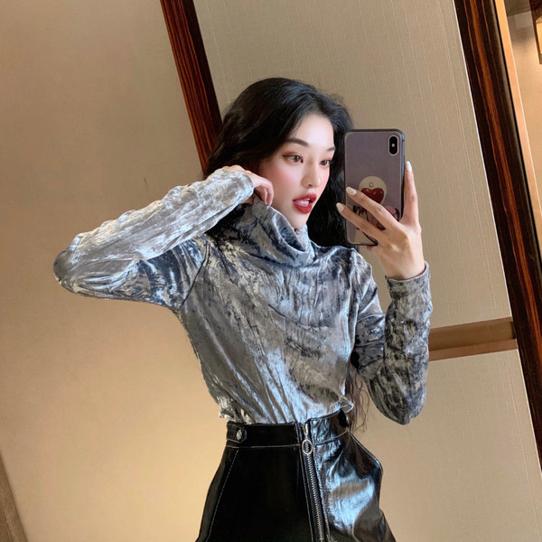 Σύντομη  γυναικεία φούστα οικολογικό δέρμα σε μαύρο χρώμα με φερμουάρ