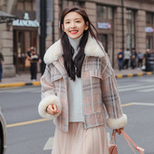 Модерно карирано дамско палто с мека яка в розов и син цвят