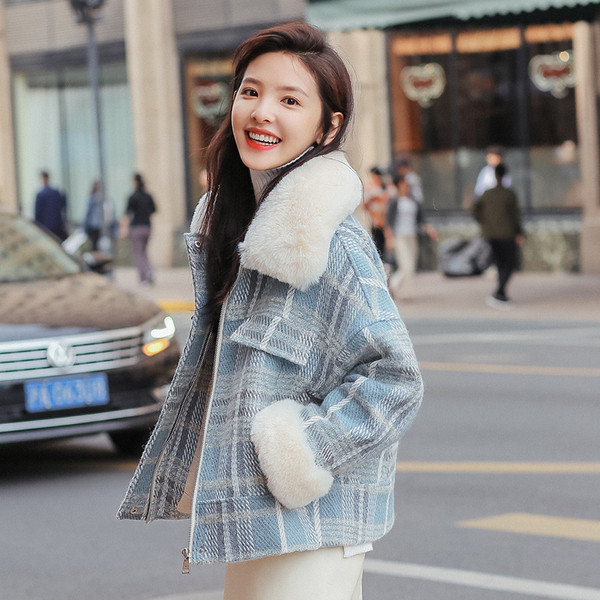 Модерно карирано дамско палто с мека яка в розов и син цвят