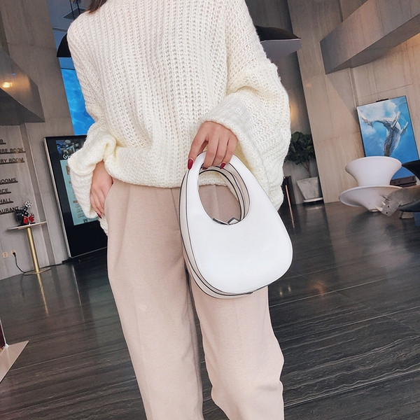 Κομψή γυναικεία τσάντα με φερμουάρ  σε τρία χρώματα