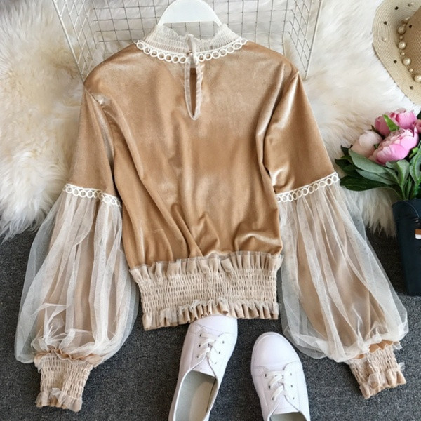 Modern női blúz csipkével és tüllel fekete és barna színben