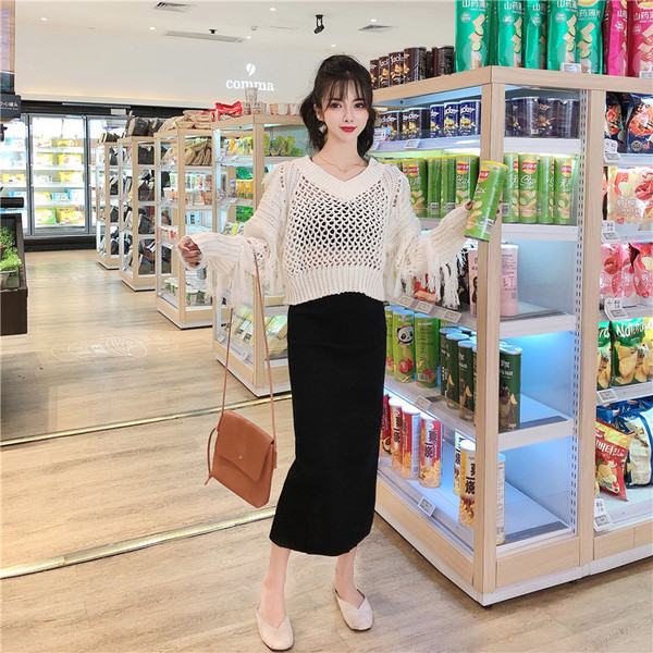 Γυναικείο μοντέρνο πουλόβερ  με λαιμόκοψη και κρόσσια