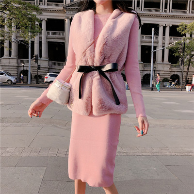 Rövid női pehelymellény műbőr övvel