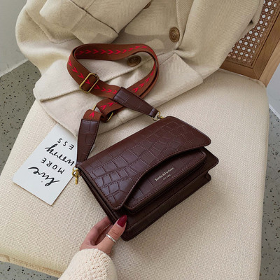 Öko bőrből készült modern női táska hosszú füllel, négy színben