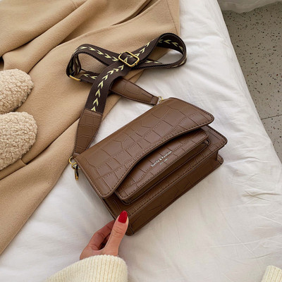 Öko bőrből készült modern női táska hosszú füllel, négy színben