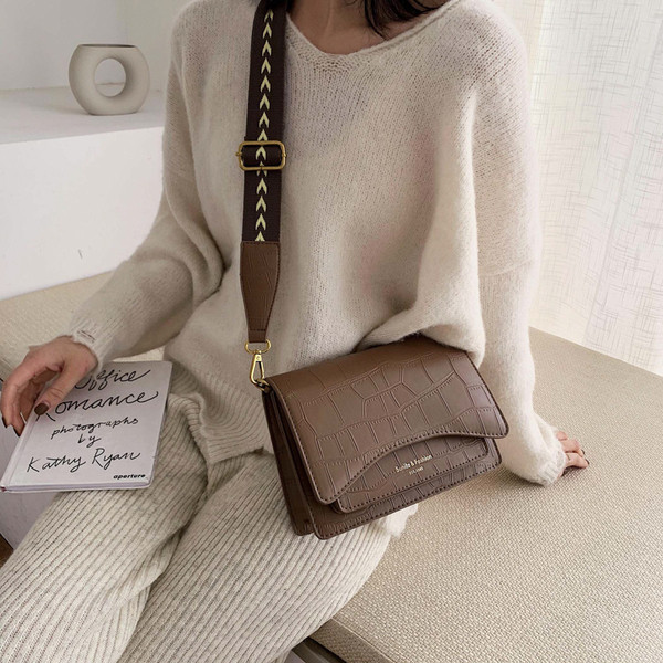 Öko bőrből készült modern női táska hosszú füllel, négy színben