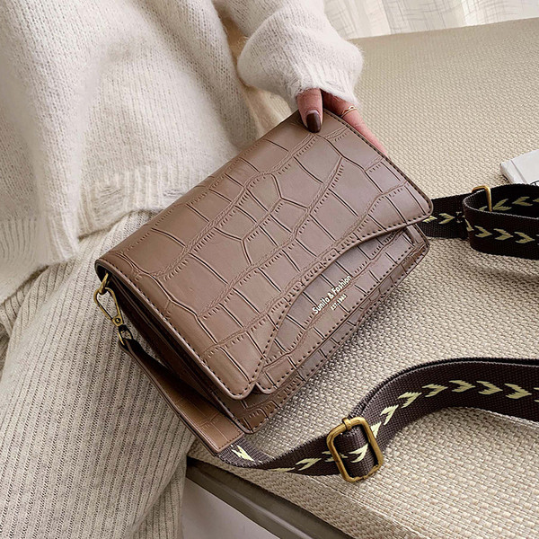 Öko bőrből készült modern női táska hosszú füllel, négy színben