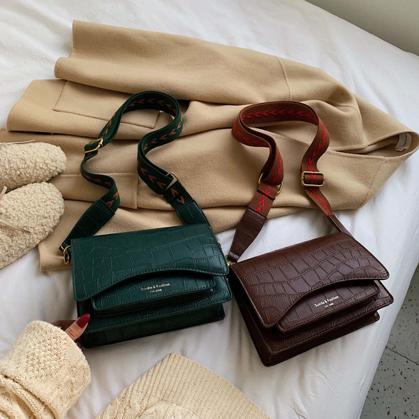 Öko bőrből készült modern női táska hosszú füllel, négy színben