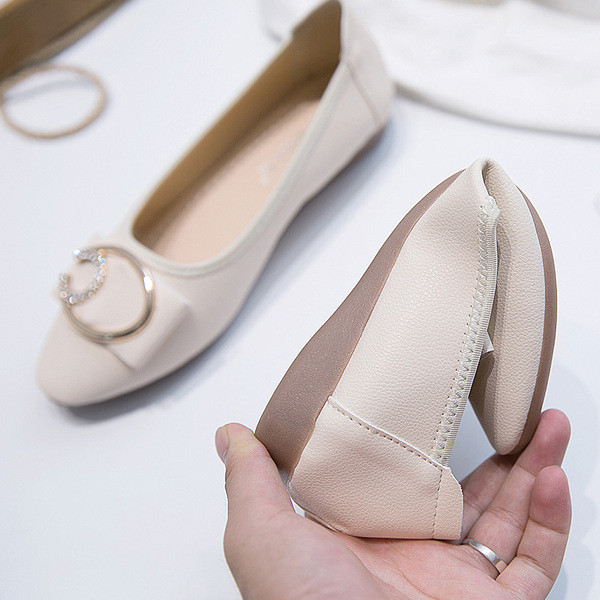 Alkalmi női bőrcipő fém elemmel - többféle színben