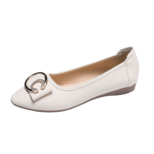 Alkalmi női bőrcipő fém elemmel - többféle színben