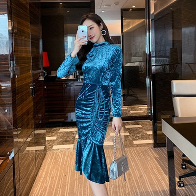 Modern női bársonyruha aszimmetrikus modell fekete és kék színben