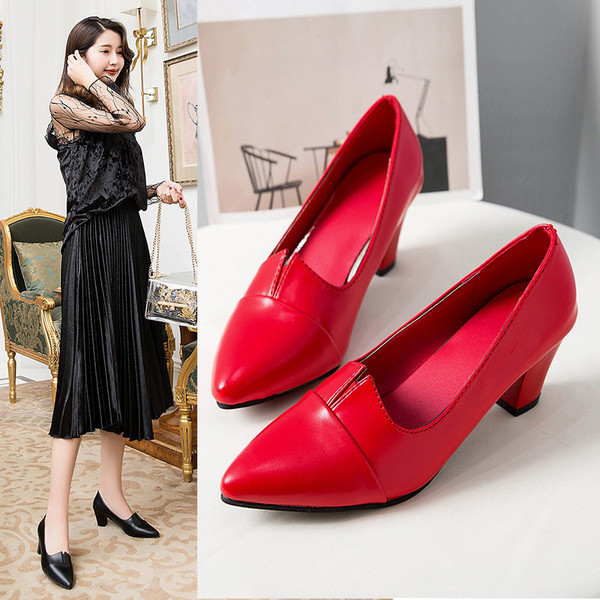 Γυναικεία έκο δερμάτινα παπούτσια σε κόκκινο και μαύρο χρώμα