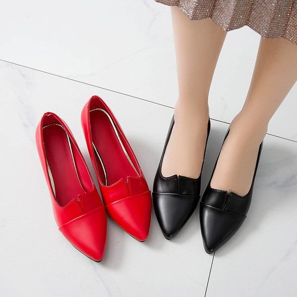 Γυναικεία έκο δερμάτινα παπούτσια σε κόκκινο και μαύρο χρώμα