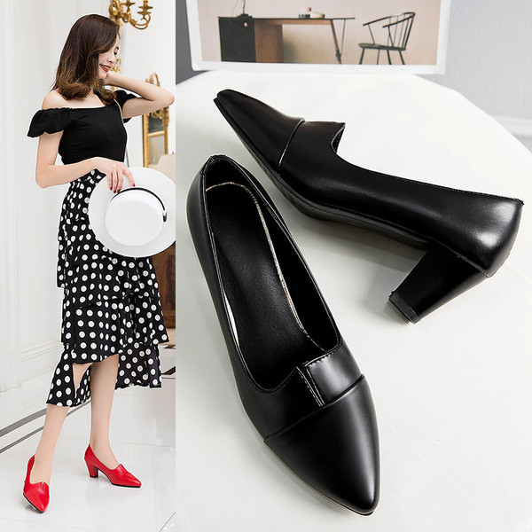 Γυναικεία έκο δερμάτινα παπούτσια σε κόκκινο και μαύρο χρώμα