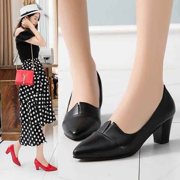 Γυναικεία έκο δερμάτινα παπούτσια σε κόκκινο και μαύρο χρώμα