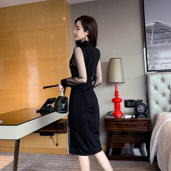 Modern női ruha tüll ujjú fekete színben