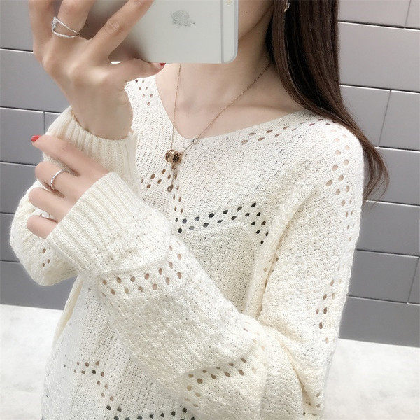 Női kötött pulóver spitz nyakkivágással, több színben