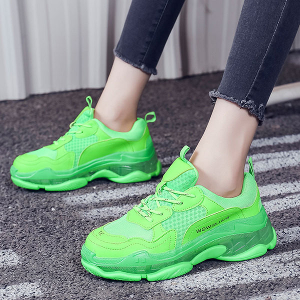 Μοντέρνα γυναικεία αθλητικά παπούτσια σε πράσινο, κίτρινο και λευκό χρώμα