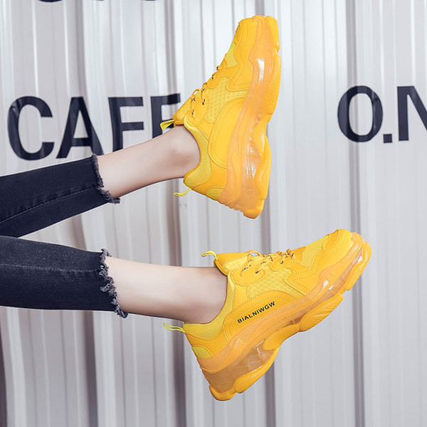 Μοντέρνα γυναικεία αθλητικά παπούτσια σε πράσινο, κίτρινο και λευκό χρώμα