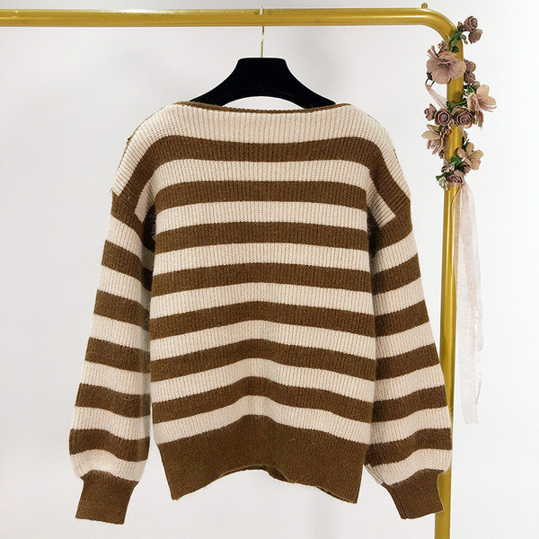 Γυναικείο ριγέ  πουλόβερ με λαιμόκοψη και κουμπιά