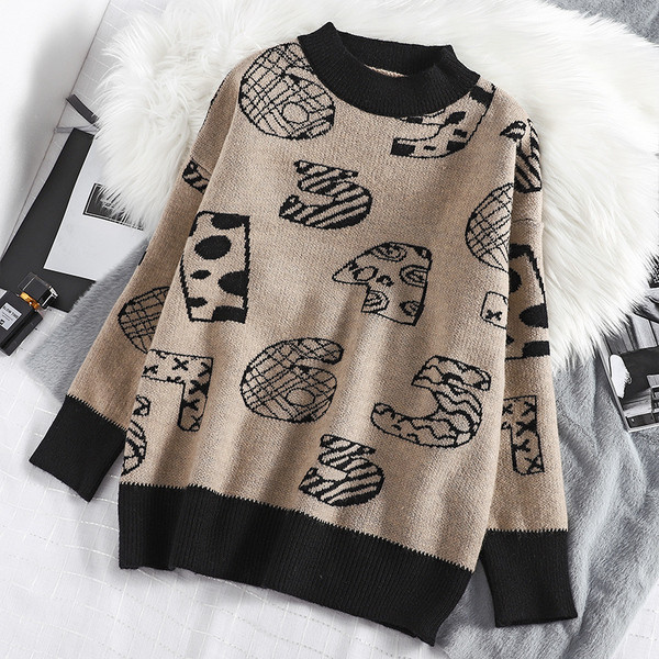 Μοντέρνο γυναικείο πουλόβερ με στρογγυλη λαιμόκοψη σε λευκό, γκρι, μπεζ και καφέ χρώμα