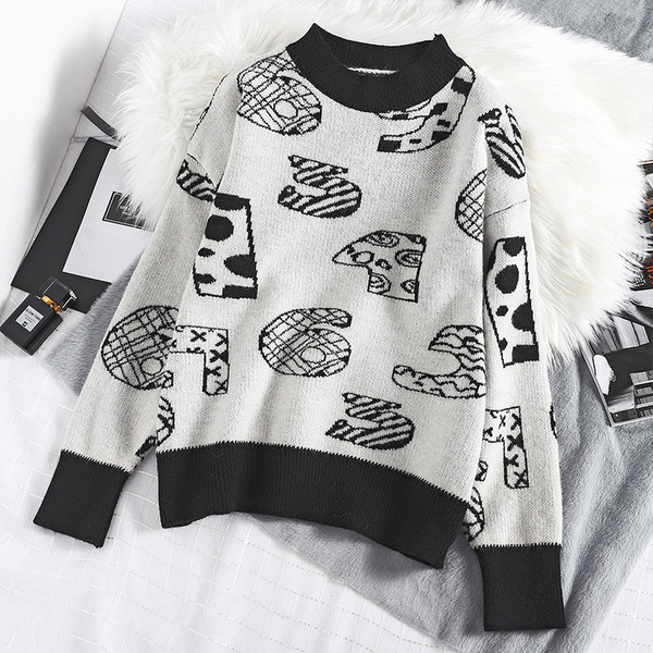 Μοντέρνο γυναικείο πουλόβερ με στρογγυλη λαιμόκοψη σε λευκό, γκρι, μπεζ και καφέ χρώμα