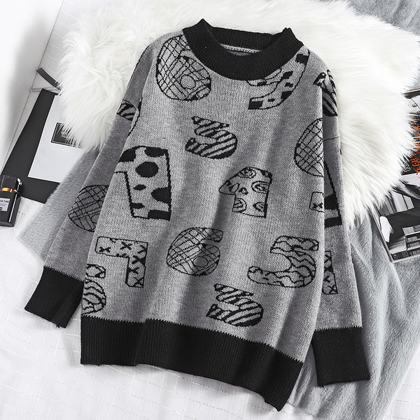 Μοντέρνο γυναικείο πουλόβερ με στρογγυλη λαιμόκοψη σε λευκό, γκρι, μπεζ και καφέ χρώμα