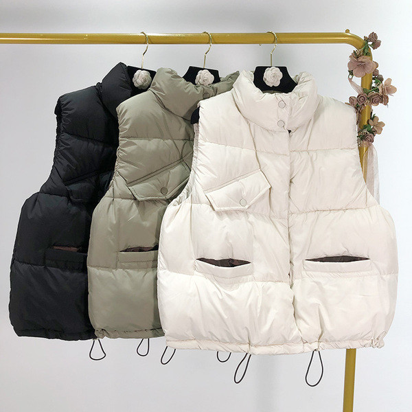 Rövid téli mellény fehér, zöld és fekete színekben