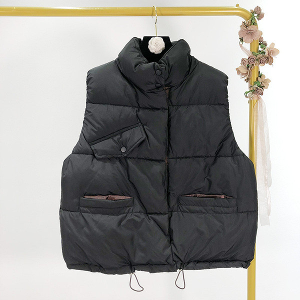 Rövid téli mellény fehér, zöld és fekete színekben