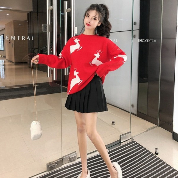 Hosszú és széles piros pulóver rátéttel