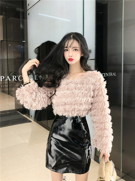 Bluza scurta moderna cu decolteu oval cu franjuri