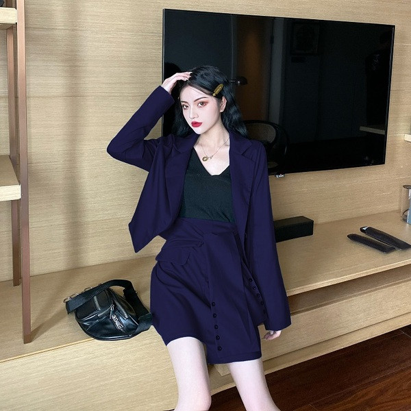 Γυναικείο σετ - σακάκι και κοντή φούστα