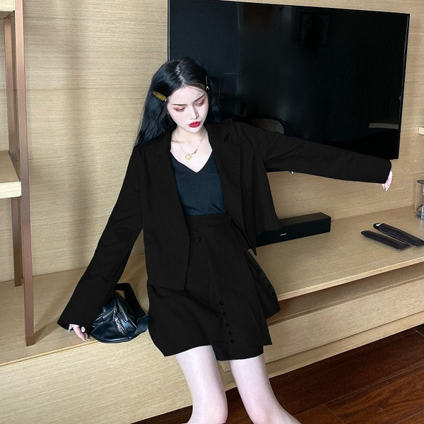 Γυναικείο σετ - σακάκι και κοντή φούστα