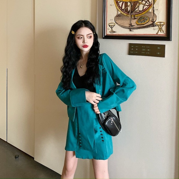 Γυναικείο σετ - σακάκι και κοντή φούστα