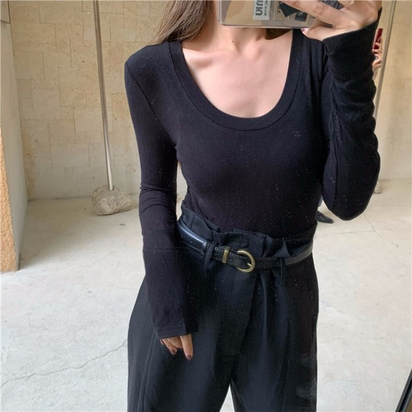 Γυναικεία μπλούζα με οβάλ λαιμόκοψη σε πολλά χρώματα