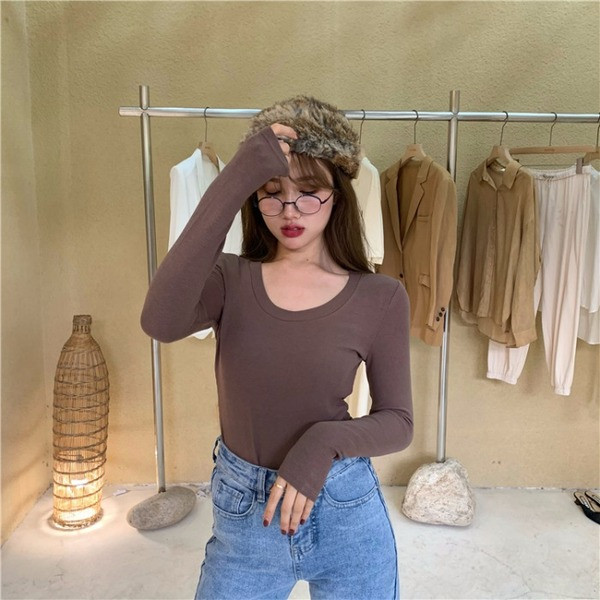 Γυναικεία μπλούζα με οβάλ λαιμόκοψη σε πολλά χρώματα