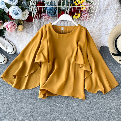 Modern női blúz széles ujjal és ovális nyakkivágással, különböző színekben