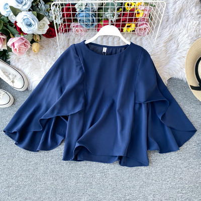 Modern női blúz széles ujjal és ovális nyakkivágással, különböző színekben