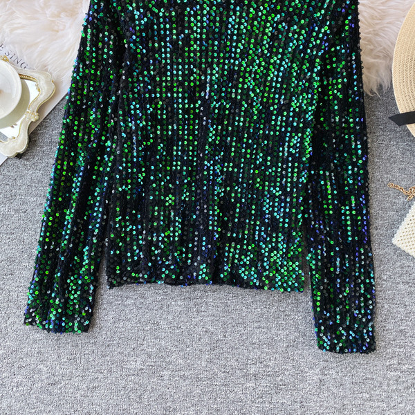 Μοντέρνο γυναικείο πουλόβερ με υψηλό γιακά και γυαλιστερό αποτέλεσμα σε τρία χρώματα