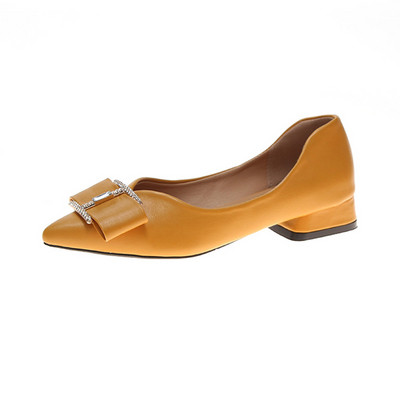 Fém csattal ellátott női bőrcipő több színben