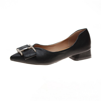 Fém csattal ellátott női bőrcipő több színben