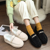 Lapos talpú női pehelycipő fekete-fehér színben