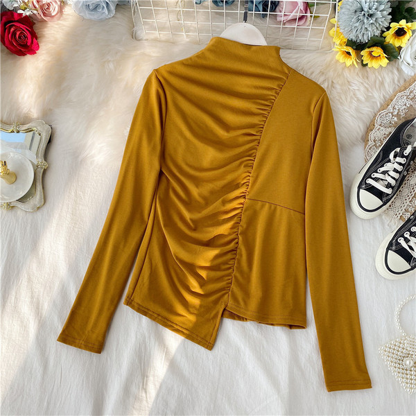 Alkalmi női blúz magas gallérral, aszimmetrikus modellel