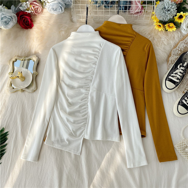 Alkalmi női blúz magas gallérral, aszimmetrikus modellel