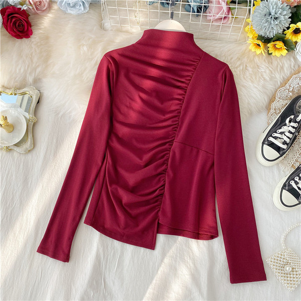 Alkalmi női blúz magas gallérral, aszimmetrikus modellel