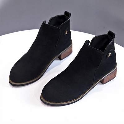 Velúr női csizma vastag sarkú fekete és bézs színben